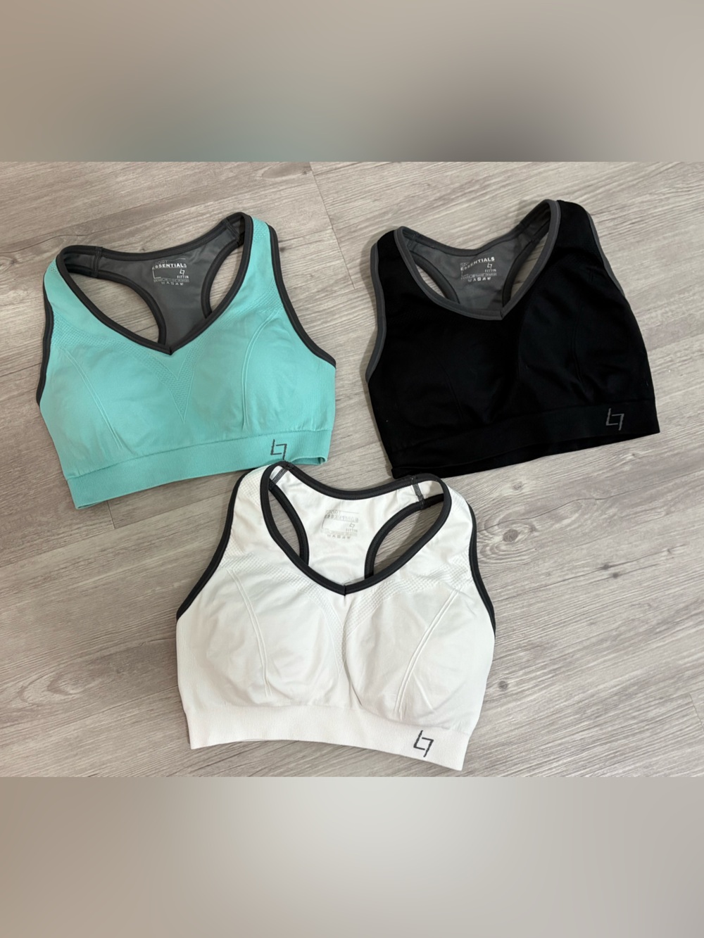 Low-Profile Racerback Sports Bra - Mint, Black & White
